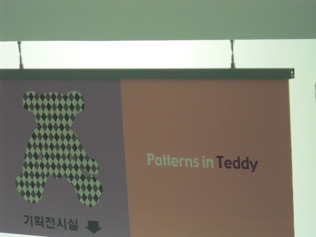 teddy bear museum signboard