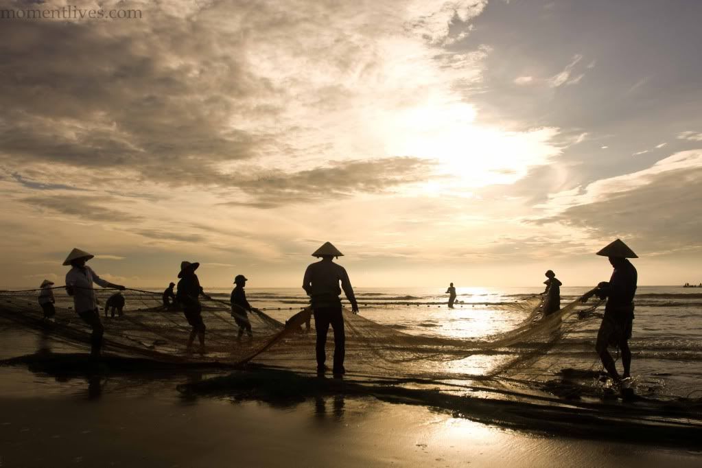 IMAGE: http://i467.photobucket.com/albums/rr35/nightflowervn/HDRResize1of1-19-1.jpg