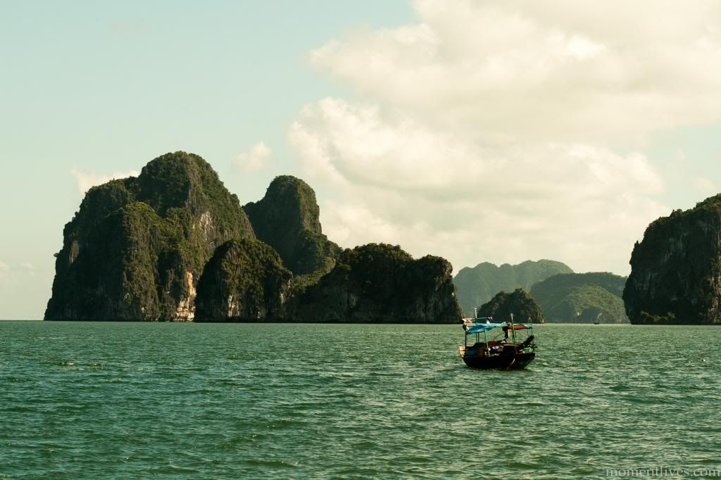 IMAGE: http://i467.photobucket.com/albums/rr35/nightflowervn/Halong%20bay/ChuaCau_zpsa83d8b3e.jpg