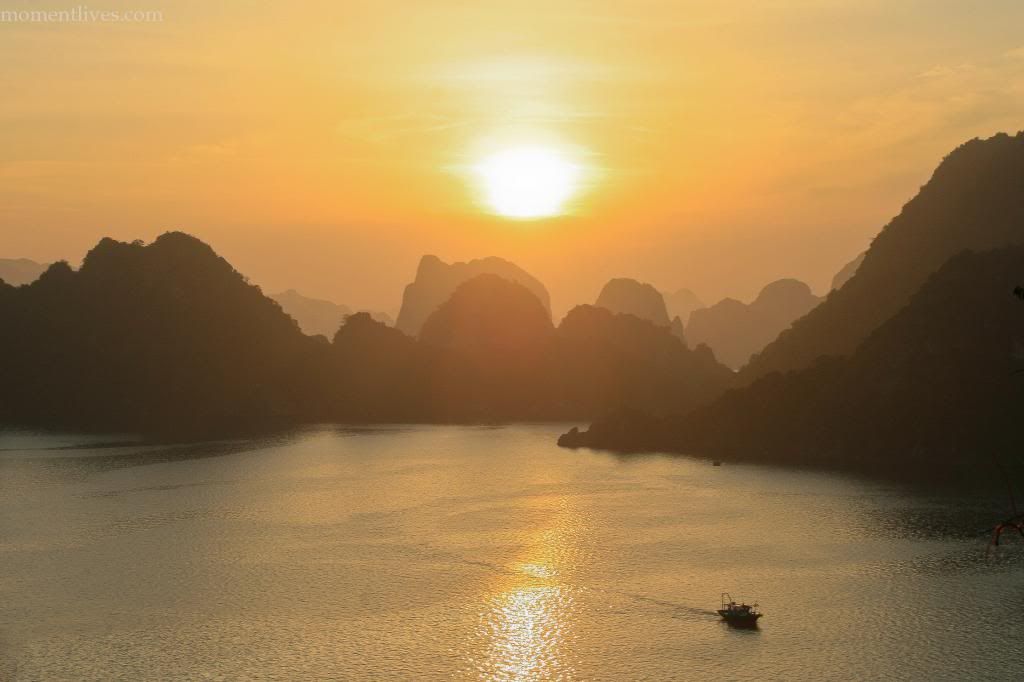 IMAGE: http://i467.photobucket.com/albums/rr35/nightflowervn/Halong%20bay/Halong-FB-4_zps95be33ca.jpg