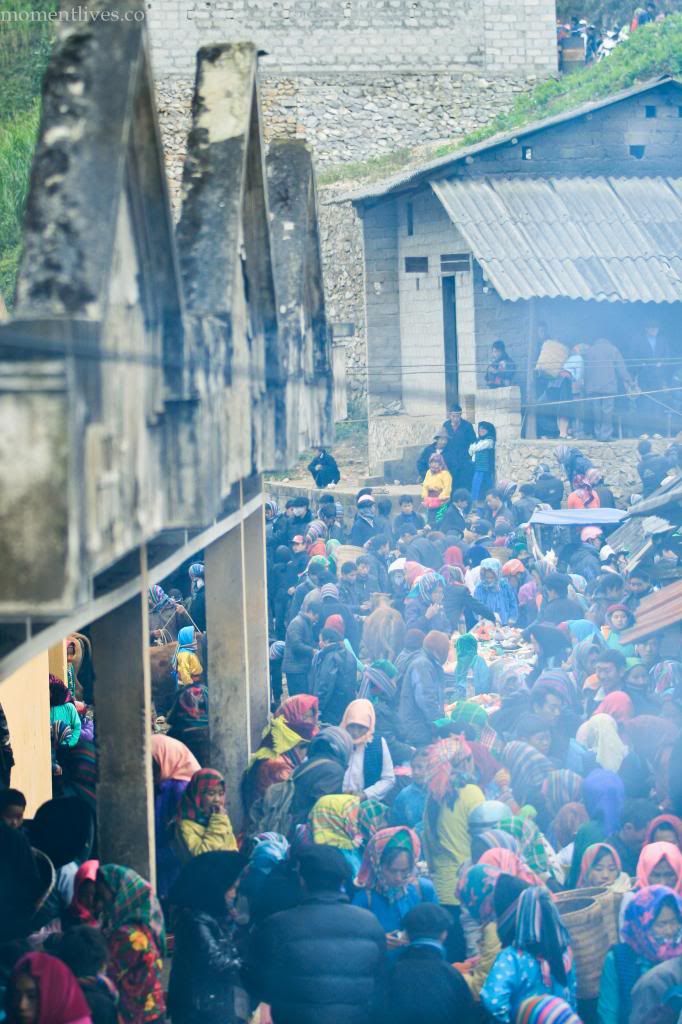 IMAGE: http://i467.photobucket.com/albums/rr35/nightflowervn/Market%20for%20blog/Traffic-7_zps50851c0a.jpg