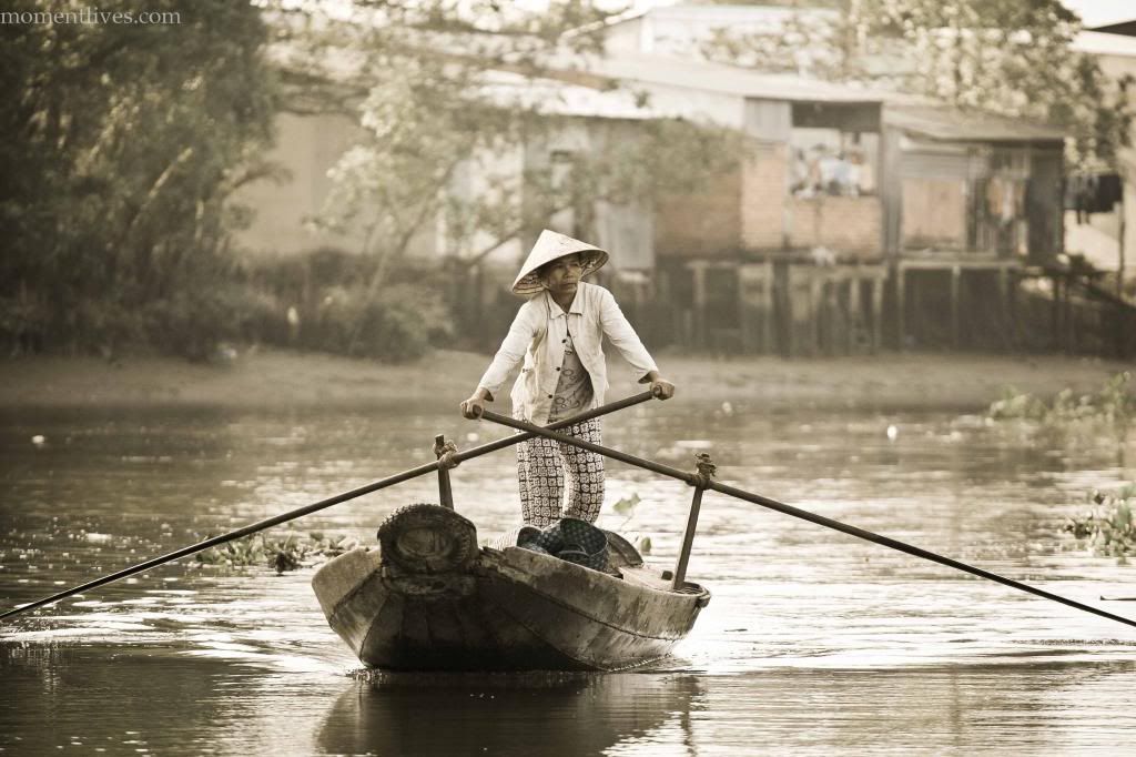 IMAGE: http://i467.photobucket.com/albums/rr35/nightflowervn/Mekong/Row-small_zps4d9ade22.jpg