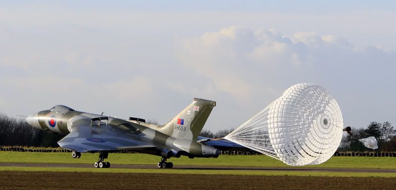 http://i467.photobucket.com/albums/rr39/richardxh558/aviation%20pics/fullchute.jpg